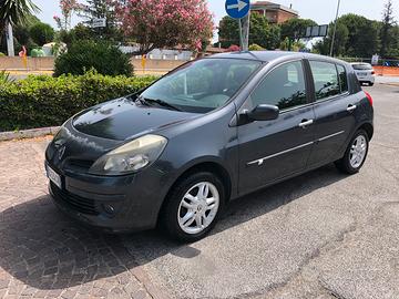 Renault Clio III 1.4 16v Luxe