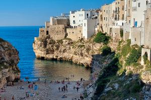 Camperisti sosta settimanale a Polignano a Mare
