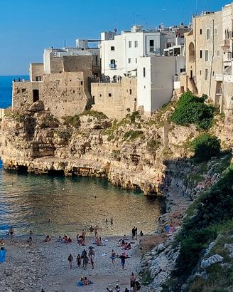 Camperisti sosta settimanale a Polignano a Mare