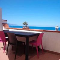 Delizioso appartamento con terrazzo vista mare