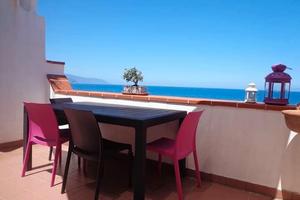 Delizioso appartamento con terrazzo vista mare