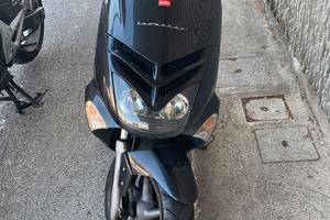 Scooter Aprilia Leonardo125