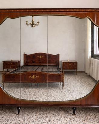 Elegante camera da letto vintage in radica