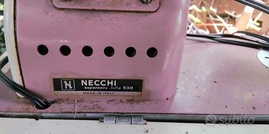 macchina da cucire Necchi