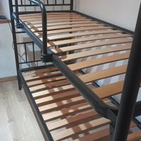 Letto a castello in metallo con rete a doghe in le