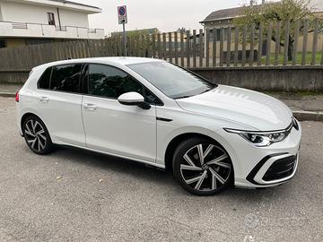 Volkswagen Golf 8 R-Line 1.5 eTSI 150 cv DSG