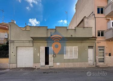 Castelvetrano Ind. Con Giardino, Garage E Terrazzo