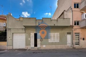 Castelvetrano Ind. Con Giardino, Garage E Terrazzo