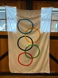 Bandiera olimpica e foto olimpiadi 56 Cortina