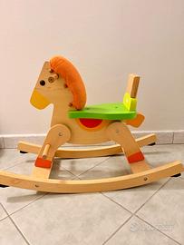 Cavallo a dondolo in legno pari al nuovo
