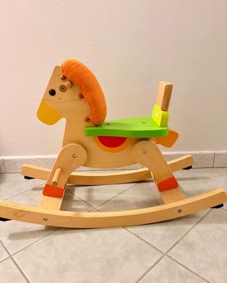 Cavallo a dondolo in legno pari al nuovo