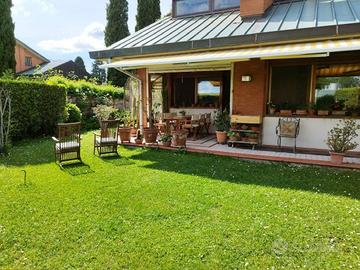 Villa di 475 m² con più di 5 locali e box auto a F