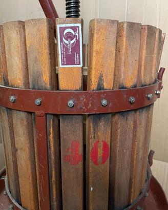 Torchio da 40 per uva, raspatrice e carriola