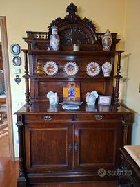 Credenza a piani in noce