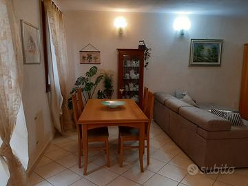 Tavolo allungabile e 4 sedie legno massello