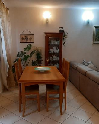 Tavolo allungabile e 4 sedie legno massello