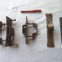 Vecchi passanti per catenacci. Vintage