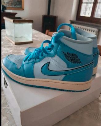 Jordan 1 mid blue and Black