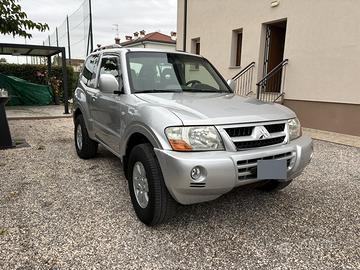 Mitsubishi Pajero v60