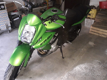 Moto naked kawasaki er6n
