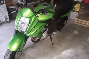 Moto naked kawasaki er6n