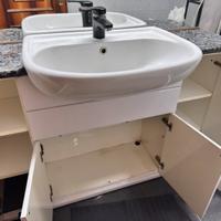 Mobile a terra  marmo e lavabo bagno specchio led