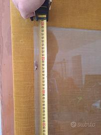 lastre di vetro di una vetrina