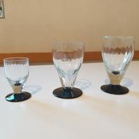 Bicchieri con base nera