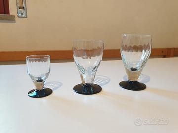 Bicchieri con base nera