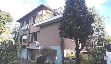 Villa di 320 m² con più di 5 locali a Broni
