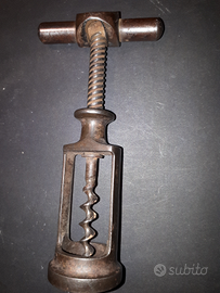 Antico cavatappi a campana