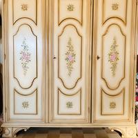 ARMADIO IN LEGNO DECORATO