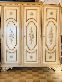 ARMADIO IN LEGNO DECORATO