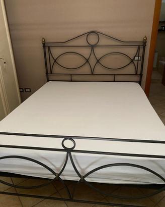 Letto matrimoniale in ferro battuto 
