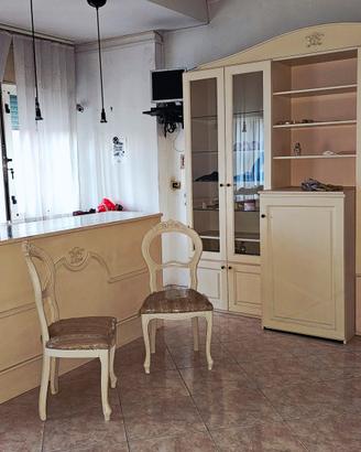 arredamento completo per negozio per interni