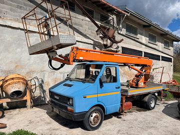 Iveco daily piattaforma aerea
