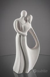 scultura,  abbraccio senza tempo 