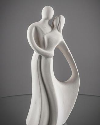 scultura,  abbraccio senza tempo 