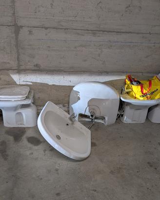 Sanitari bagno: lavandino, wc, bidet 