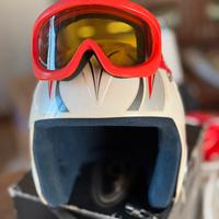 Caschetto e occhialini da sci