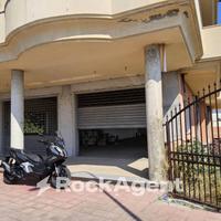 MAGAZZINO COMMERCIALE