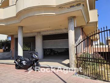 MAGAZZINO COMMERCIALE