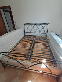  Letto matrimoniale completo di reti meccanizzate