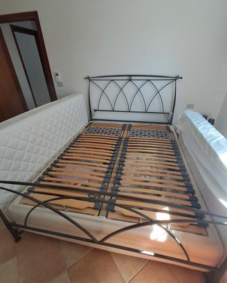  Letto matrimoniale completo di reti meccanizzate
