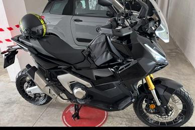 Honda X-ADV 750 colore nero marzo 2025