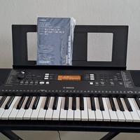Tastiera Yamaha PSR-E363 con supporto