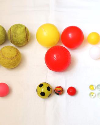 Lotto 28 palline varie e biglie