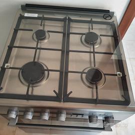 Stufa a gas con forno.
