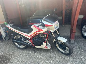 Moto HONDA VF 400 F del 1984
