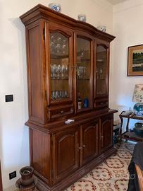 vetrina cristalliera in legno 